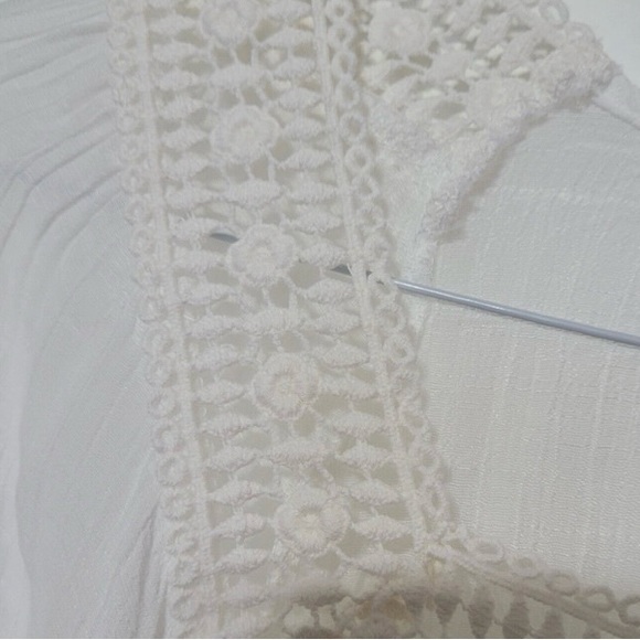 NWT Beautiful Oversized Crochet Peasant Boho Button Down Top - Picture 3 of 4